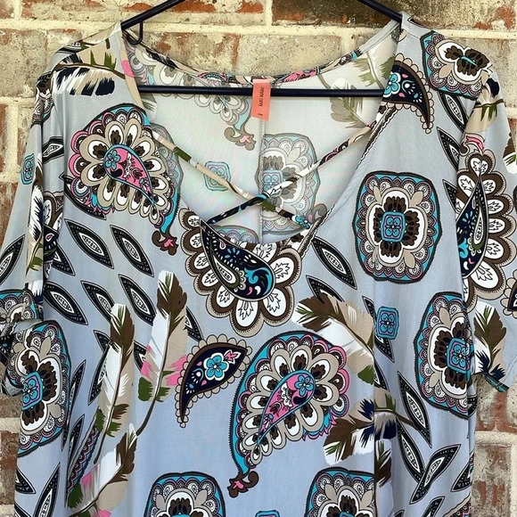 Honeyme Curvy Medallion Feather Paisley Criss Cross Neckline Dress - Picture 2 of 8